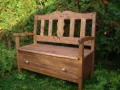 dřevěná lavička