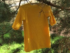 MÁSLOVĚ ŽLUTÁ PRUŽNÁ HALENKA