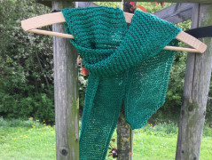 PLETENÁ SMARAGDOVÁ ŠÁLA