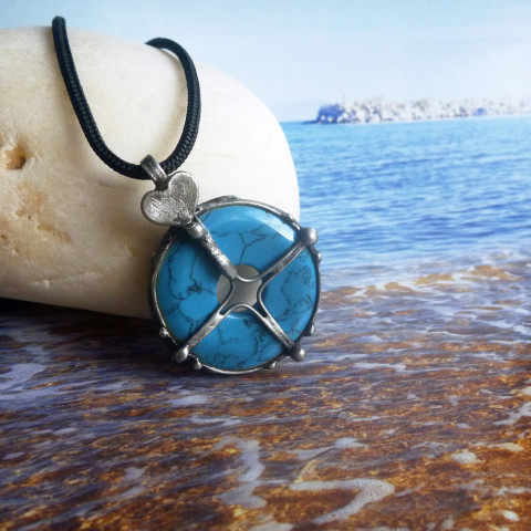 Tyrkenitový přívěsek KOMPAS LÁSKY srdíčko starostříbro amulet cínovaný donut kormidlo tyrkenit handmade kompas minerálový z cínu šperk s minerálem náhrdelník s donutem kámen štěstí tyrkysový kámen přívěsek s tyrkenitem tyrkysový přívěsek symbol slunce symbol lásky šperk se srdíčkem s tyrkysovým kamenem  Tyrkenitový přívěsek KOMPAS LÁSKY srdíčko starostříbro amulet cínovaný donut kormidlo tyrkenit handmade kompas minerálový z cínu šperk s minerálem náhrdelník s donutem kámen štěstí tyrkysový kámen přívěsek s tyrkenitem tyrkysový přívěsek symbol slunce symbol lásky šperk se srdíčkem s tyrkysovým kamenem