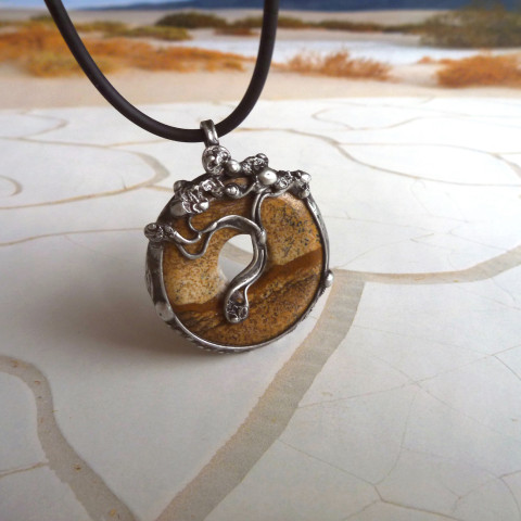 Donut jaspis obrázkový se stromem náhrdelník cín afrika donut handmade béžový jaspis obrázkový jaspisový krémový přírodní kámen africká strom života z cínu s donutem s minerálem šperk s jaspisem minerálový šperk jaspisový přívěšek přívěsek s jaspisem africká krajina akácie jaspisový donut  Donut jaspis obrázkový se stromem náhrdelník cín afrika donut handmade béžový jaspis obrázkový jaspisový krémový přírodní kámen africká strom života z cínu s donutem s minerálem šperk s jaspisem minerálový šperk jaspisový přívěšek přívěsek s jaspisem africká krajina akácie jaspisový donut