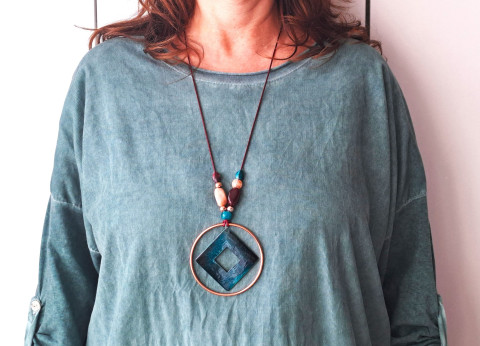 Charisma - Šik-art náhrdelník originální tyrkysová autorský vínová geometrický meruňková petrolejová bordó korále smalt designový ležérní dlouhý náhrdelník výrazný náhrdelník originální náhrdelník výrazný šperk charisma šik-art náhrdelník ležérní náhrdelník neotřelý 