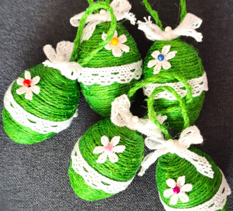 Velikonoční vajíčka k zavěšení zelená stuha jarní květy jaro velikonoce krajka kytičkové vejce juta velikonoční vejce velikonoční dekorace velikonoční vajíčko jarní dekorace jutový provázek na větvičku vajíčko k zavěšení velikonoční závěs z provázku svěží zeleň 
