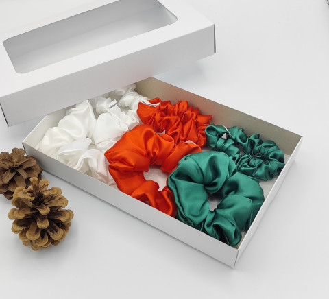Dárková sada Vánoce - 6 scrunchies spona sponka sponky do vlasů spony scrunchies scrunchie  Dárková sada Vánoce - 6 scrunchies spona sponka sponky do vlasů spony scrunchies scrunchie
