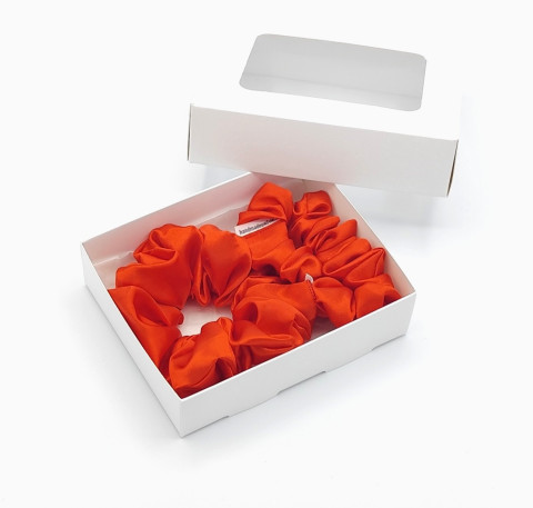 Sada dvou červených gumiček gumička gumičky do vlasů spony scrunchies scrunchie 