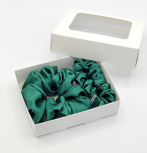 Sada dvou zelených gumiček gumička gumičky do vlasů spony scrunchies scrunchie 