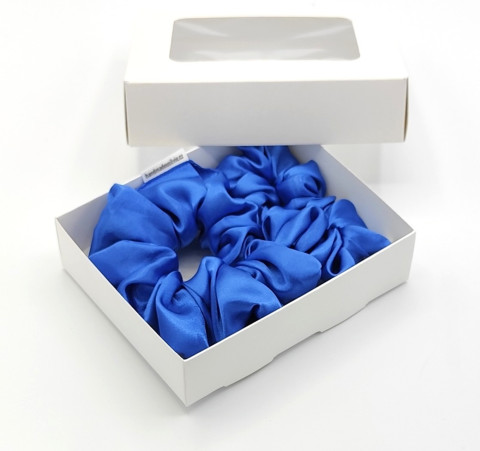 Sada dvou kobaltově modrých gumiček gumička gumičky do vlasů spony scrunchies scrunchie 