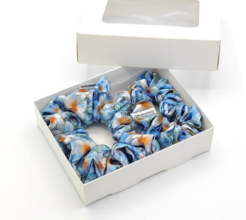IX. Sada dvou květinových gumiček gumička gumičky do vlasů spony scrunchies scrunchie 