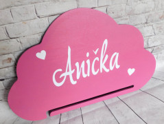 Dřevěná pokladnička se jménem