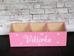 Dřevěná pokladnička se jménem