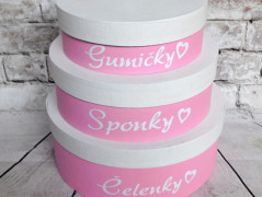 Dřevěná pokladnička se jménem