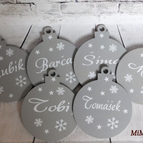 Dřevěná vánoční ozdoba šedá dřevo dřevěná dekorace dárek koule vánoce vánoční ozdoba baňka se jménem 