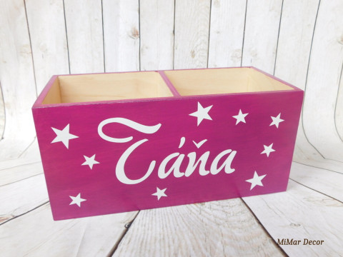 Pastelkovník se jménem dřevo dřevěný dárek dětský dětské stojánek tužkovník stojan hvězdičky pro děti na pastelky na tužky na psací stůl pastelkovník se jménem 