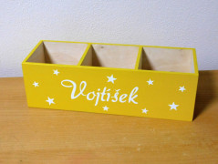 Dřevěná pokladnička se jménem