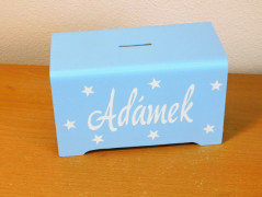 Dřevěná pokladnička se jménem