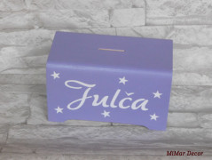 Dřevěná pokladnička se jménem