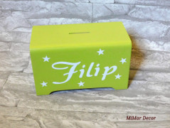 Dřevěná pokladnička se jménem