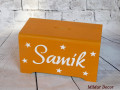 Pokladnička se jménem ze dřeva