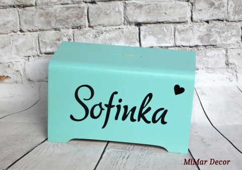 Dřevěná pokladnička kasička dřevo dřevěná srdce dárek srdíčko dětský dětské pokladnička kasička pro děti na psací stůl se jménem na penízky na korunky šetříme 