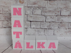 Dřevěná pokladnička se jménem