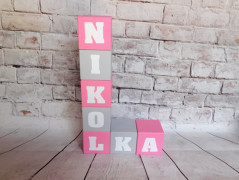 Dřevěná pokladnička se jménem