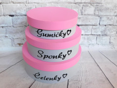 Dřevěná pokladnička se jménem