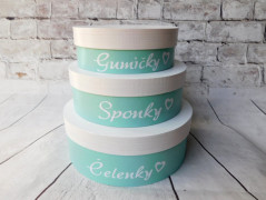 Dřevěná pokladnička se jménem