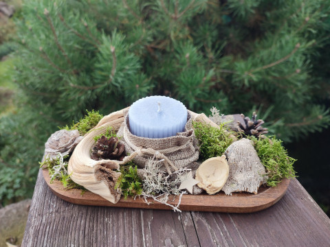 Přírodní vánoční, zimní aranžmá dřevo dekorace modrá vánoce svícen svíčka přírodní tácek aranžmá klacík  Přírodní vánoční, zimní aranžmá dřevo dekorace modrá vánoce svícen svíčka přírodní tácek aranžmá klacík