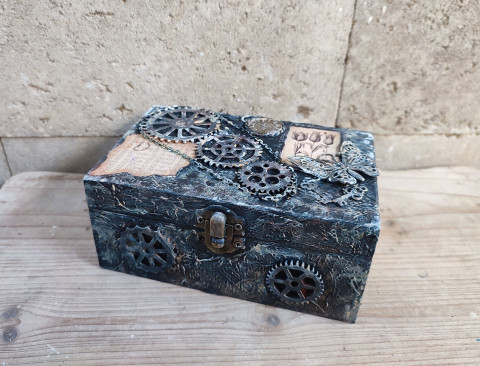 Mixed media krabička dřevo krabička steampunk šperkovnice ozubená kolečka originální dárek mixed media bezová 