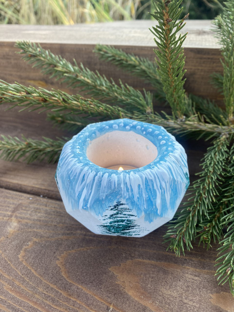 Vánoční svícen sníh svícen vánoční motiv bílý ručně malovaný beton 