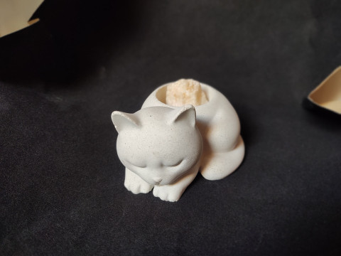 Betonová kočička s minerálem štěstí talisman kočka kočička bílá žlutý minerál citrín štěstí beton 