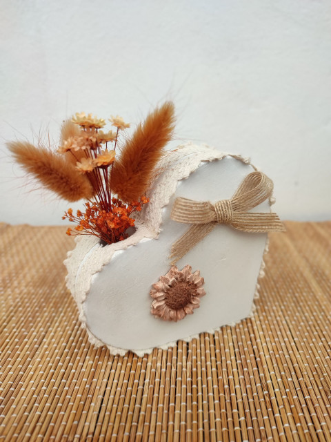 Srdce - váza na sušené květy srdce dekorace dárek květina mašle srdíčko květy bílá přírodní béžová romantické valentýn okrová sušené 