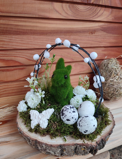 Velikonoční dekorace se zajíčkem dřevo dekorace jarní květiny velikonoce zajíček kočičky mech vajíčka zeleno-bílá 
