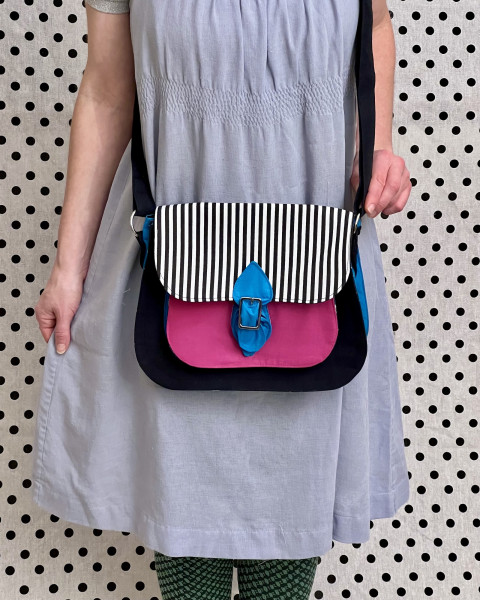Kabelkářka - No.6 proužky pruhovaná pruhy proužek proužkovaná brašna parádnice nevšední přes rameno nepřehlédnutelná crossbody 