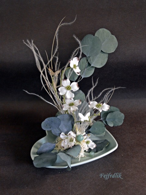 srdce eukalyptové.. srdce dekorace bílá zelenobílá celoroční ikebana eukalyptus dřín do bytu dárek aranžmá srdce 