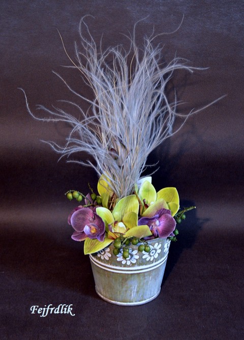 orchideje v mlze.. dekorace originální dárek fialová orchideje celoroční do bytu zelenkavé orchidejka v pechu 