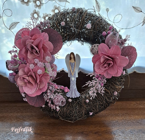 věneček s andělkou.. dekorace věneček celoroční fialovorůžová s růžemi něžným růžová 