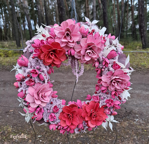 romantický věnec s dřevěnými růžemi dekorace originální přírodní růžovofialová něžný romantický sušené celoroční věnec dřevěné růže věnec domov 