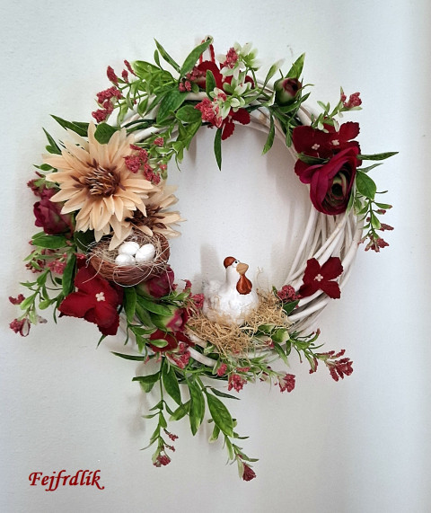 velikonoční věneček se slepičkou.. domov jaro bílý červenobílá slepička věnec na dveře velikonoční věneček dekoracese slepičkou 