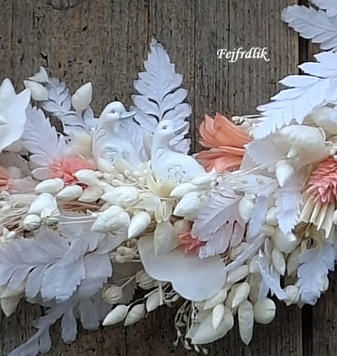 kdepak jsou husičky :).. dekorace přírodní věneček bílý jemný venkovský aranžmá do bytu sušené sušinový stabilizovaný jaro-léto kaprdinový 