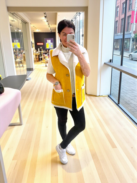 Dámská semišová teplá vesta - M beránek teplá vesta semišová  Dámská semišová teplá vesta - M beránek teplá vesta semišová