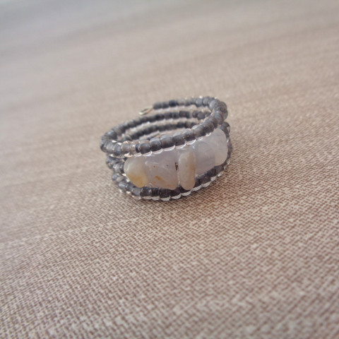 Prstýnek s chalcedonem * šperk doplněk prsten ozdoba prstýnek něžný jemný romantický korálkový s minerálem minerál chalcedon 