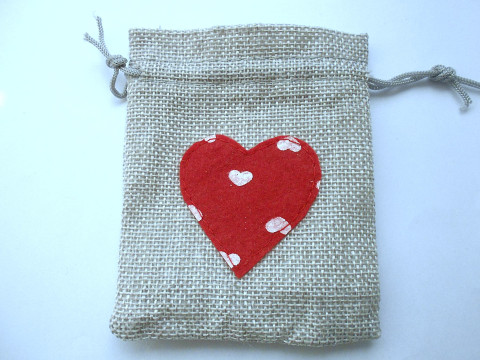 Dárkový pytlík se srdíčkem červená vánoce srdíčko pytlík šedá valentýn juta  Dárkový pytlík se srdíčkem červená vánoce srdíčko pytlík šedá valentýn juta
