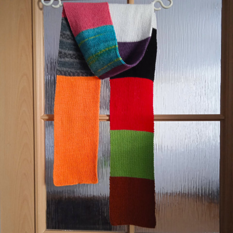 Šála s merinem zelená bílá černá šála akryl vlna merino 