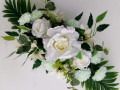 Květinová dekorace- bílé růže
