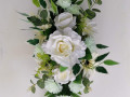 Květinová dekorace- bílé růže