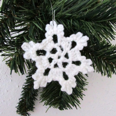 Vánoční ozdoba - vločka /9 cm/ vánoce háčkovaná bavlna bílá vánoční ozdoba akryl handmade vločka 