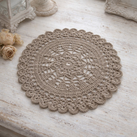 Háčkovaná dečka bavlna háčkované akryl prostírka dečka podložka ubrousek mandala hnědošedá handmade podšálek na stůl pod hrnek pod talíř pod misku 