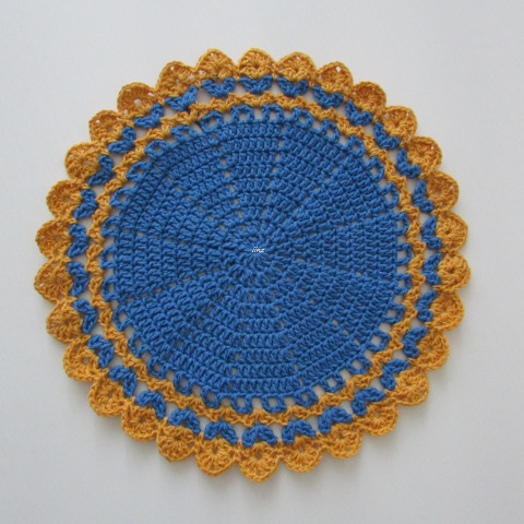 Háčkovaná dečka modrá bavlna háčkované akryl prostírka dečka podložka ubrousek mandala handmade podšálek hořčicová na stůl pod hrnek pod talíř pod misku 