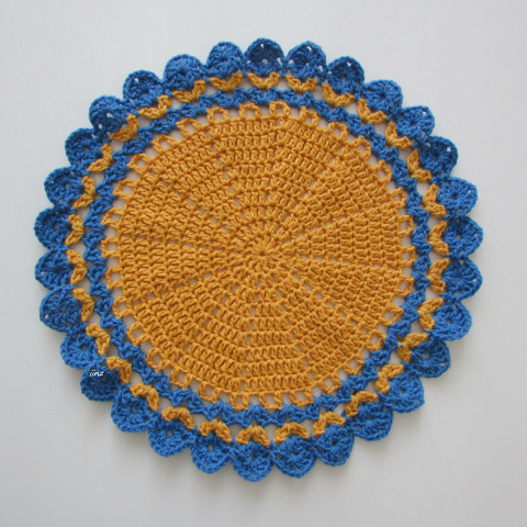 Háčkovaná dečka modrá bavlna háčkované akryl prostírka dečka podložka ubrousek mandala handmade podšálek hořčicová na stůl pod hrnek pod talíř pod misku 